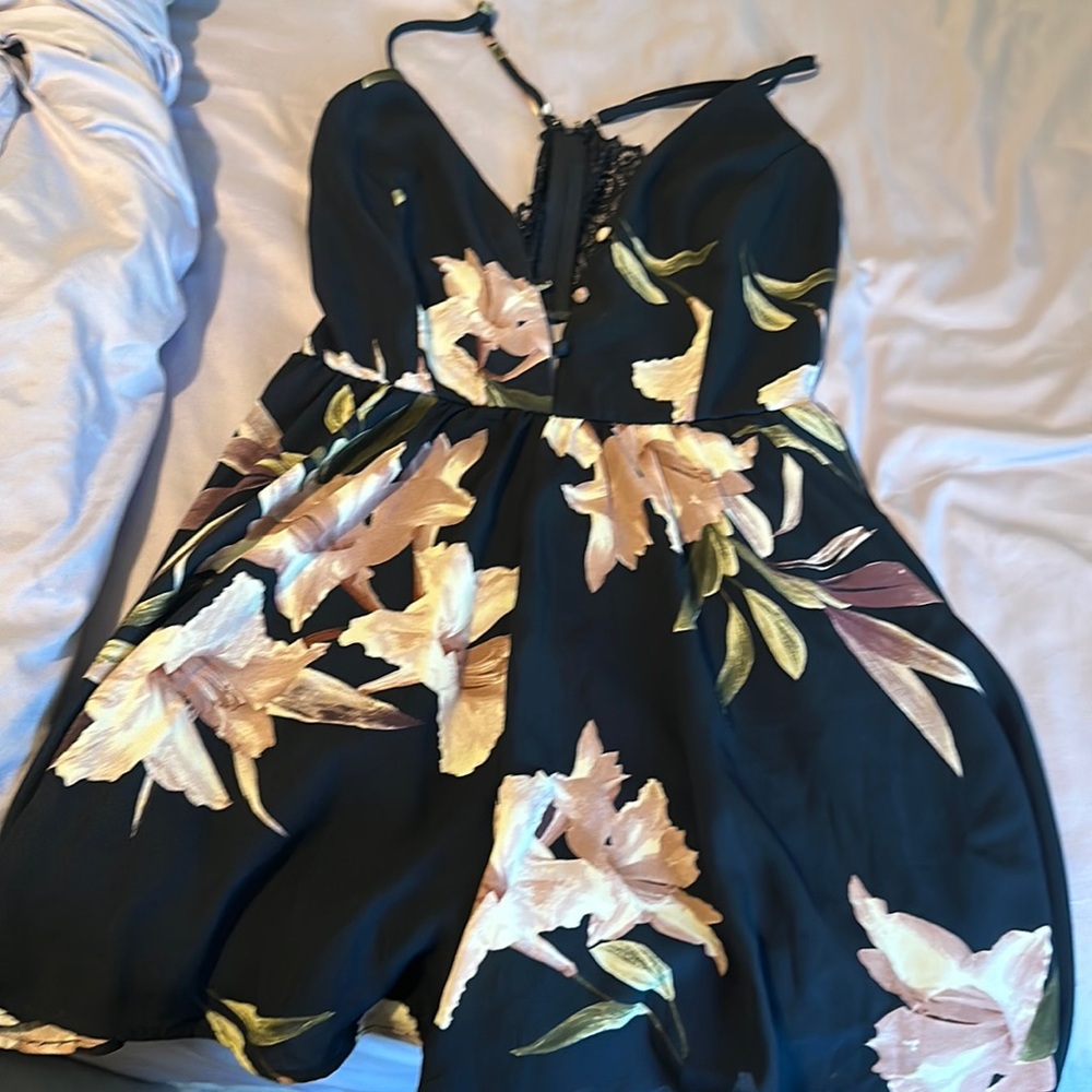 Jumpsuit fits like dress